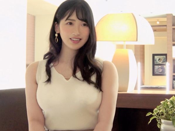 【むっちり豊満ボディ♡】 グラマラス美女のAV初体験！ 溢れる色気に魅了され、快楽の虜に…♡ 肉感ボディを揺らして悶える！