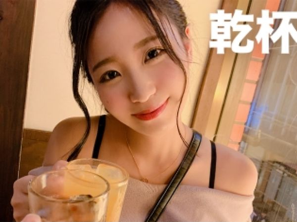 【彼氏持ち美女の危険な遊び】『バレたらヤバい…』スレンダー美乳の欲求不満美女がスケスケ衣装で誘惑！ホテインで秘密の浮気セックス、騎乗位で激しく腰振りまくり！♡