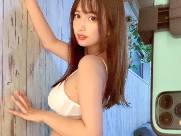 【淫乱人妻の誘惑】 中出し大好きビッチ妻が若い男を誘惑！ クンニと電マでイキまくり、生チンを貪る！