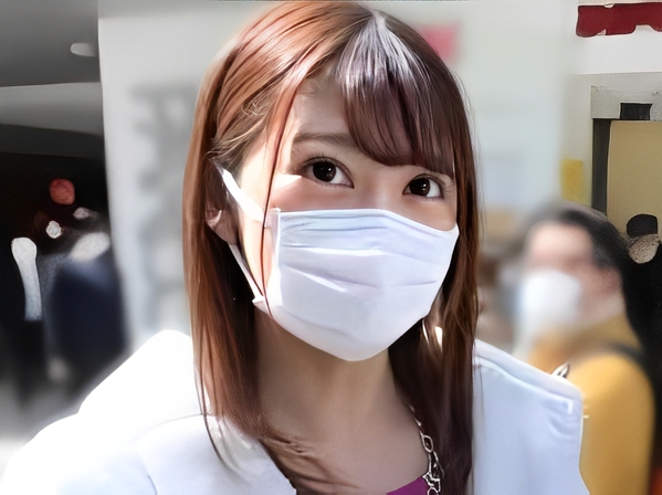 【素人】男たちの視線を独り占めするSSS級美女♡制服柄の水着を着たままバックからの連続ピストンで痙攣イキ！