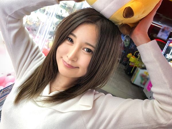 【寝起きエッチで大胆変身】23歳素人娘がまさかのハメ撮りデビュー！朝から生々しい中出しセックスで感じまくり♡ウブな美少女がカメラの前で本気の絶頂！！