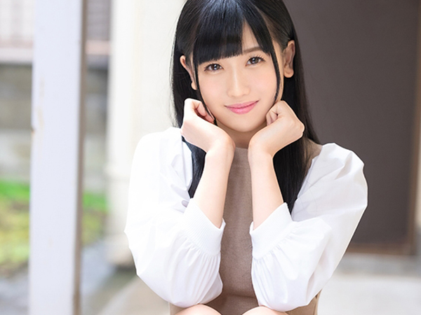 【21歳素人娘の初々しいお宅訪問】『キスしていい？』美少女が一般男性の家で大胆ご奉仕！一生懸命なフェラに興奮MAX、我慢できず生挿入で本気セックス！！