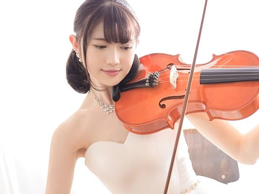 【名門女子大生の恥じらいAVデビュー】『やだ…こんなに濡れちゃうなんて…』超エリート美少女が、敏感すぎるパイパンマンコでAV初挑戦！恥ずかしがりながらも、大量の潮を吹いて絶頂を迎え、今まで知らなかった快感に悶える！♡