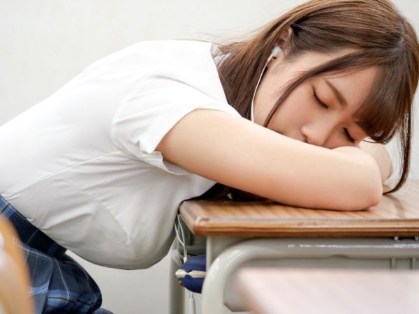 【主観】久しぶりに会った幼馴染が超巨乳に！誰もいない教室で、大人のカラダになった彼女と放課後エッチ♡ 昔の純粋な気持ちと今の欲望が交錯する、甘酸っぱい青春セックス！