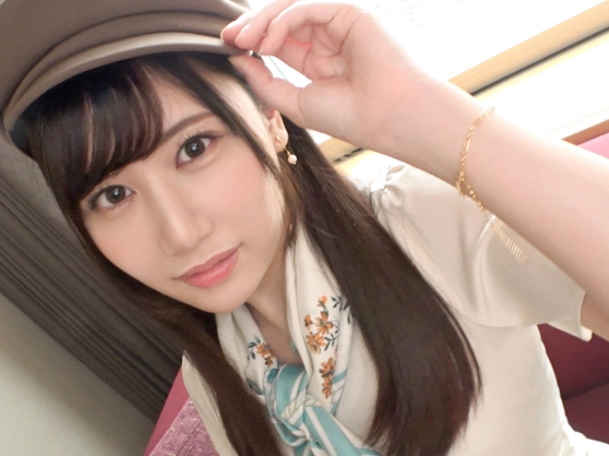 【無毛美少女の快楽堕ち】『もっと奥まで…』キュートなパイパン娘が肉棒で激しく突かれ、快感に溺れる！無防備なアソコを拡げられ、感じまくる姿がエロすぎる！♡